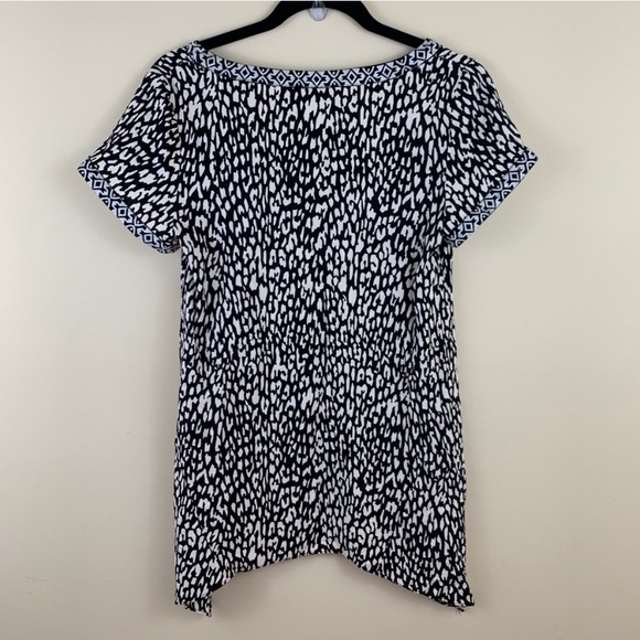 VICI asymmetrical hem tribal/animal v neck top - Picture 5 of 9